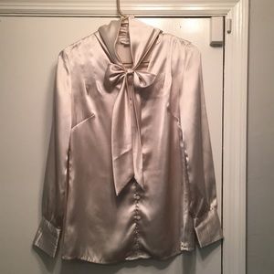 Cream Banana Republic long sleeved top